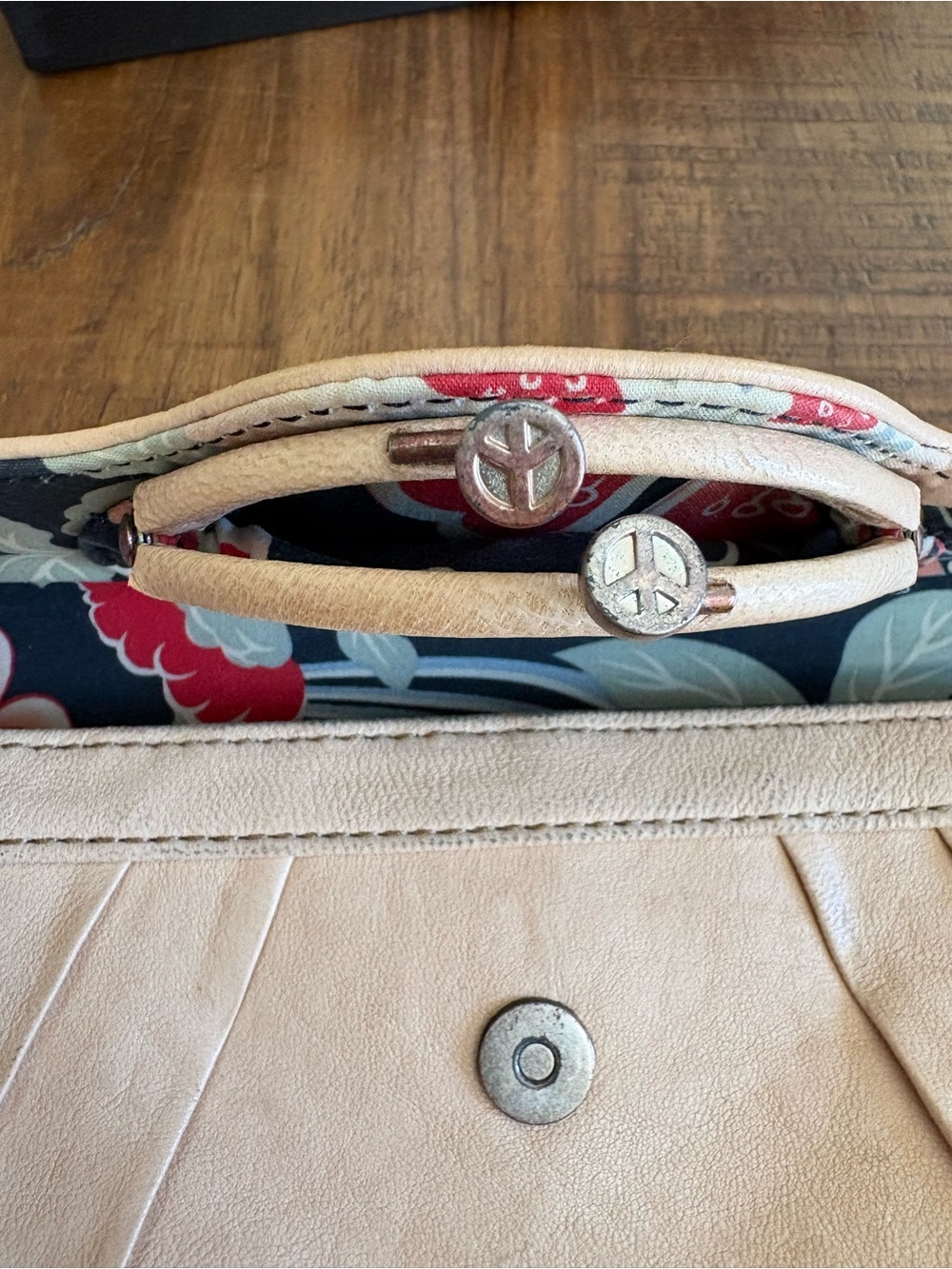 Lucky Brand Leather Wallet Beige - Picture 5 of 13